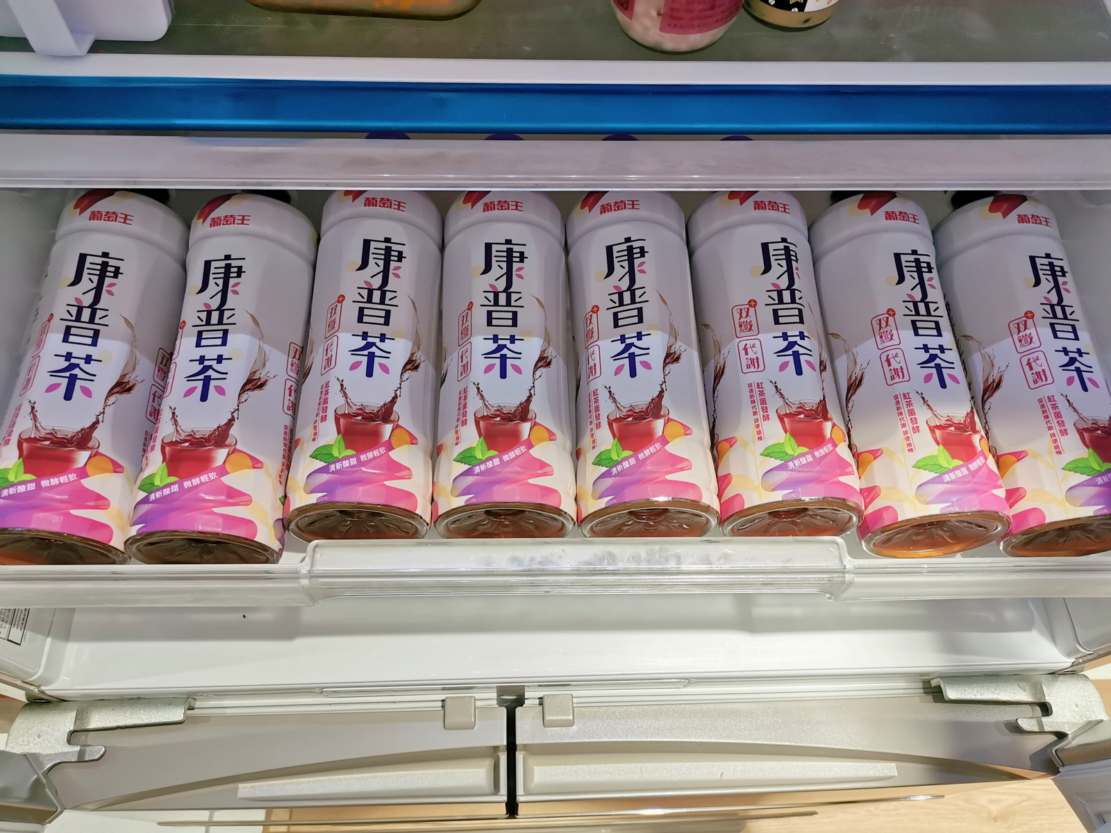 夜晚想吃甜食,喝葡萄王康普茶雙纖代謝身心淨空一下