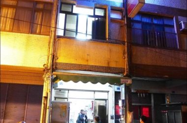 雞料理在這邊。雞胸肉不乾澀的→雞伯