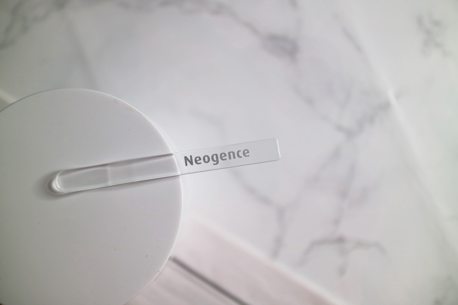 Neogence玻尿酸保濕乳霜